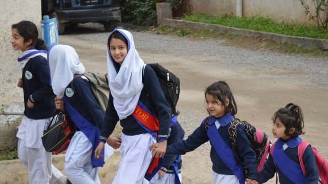 وفاقی حکومت کا اسکول بند رکھنے کا فیصلہ