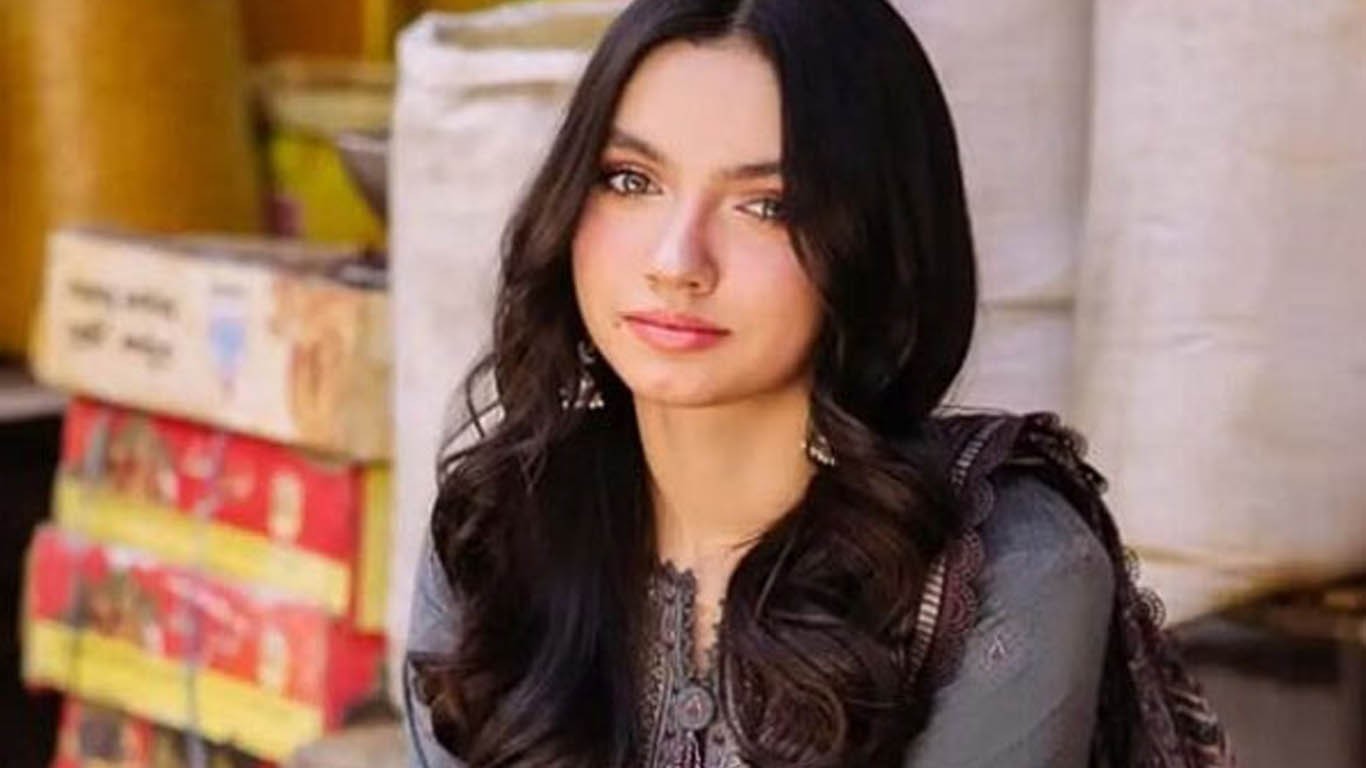 عینا آصف 18 سال برس کی ہوگئیں، خوبصورت تصاویر شیئر کردیں