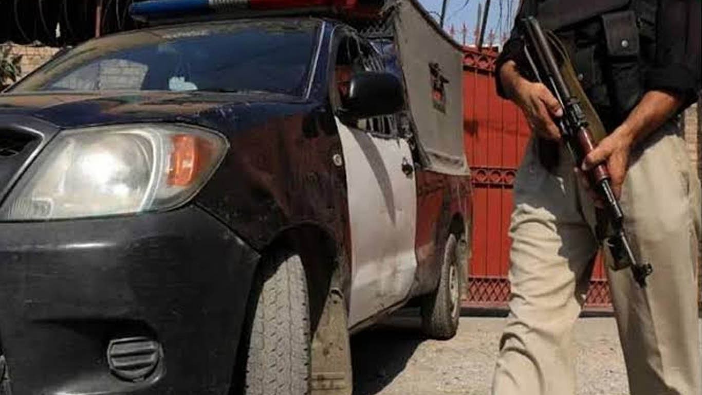 پولیس وین پر دہشت گردوں کا حملہ، فائرنگ سے 3 اہلکار شہید