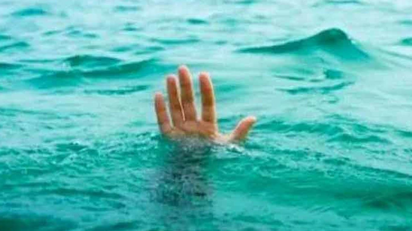 اولاد کا ناروا رویہ، بوڑھے والدین نے نہر میں چھلانگ لگادی