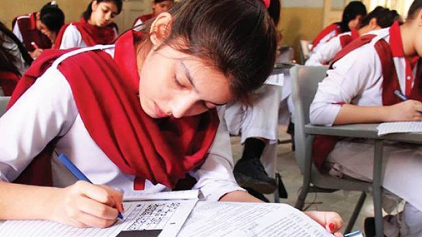 خیبر پختونخوا میں میٹرک سالانہ امتحان II کل معمول کے مطابق ہو گا