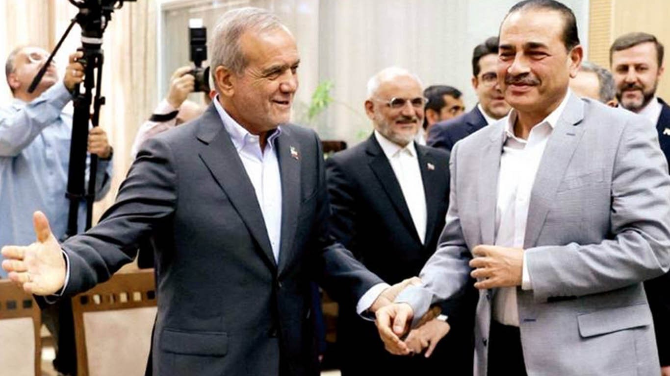 فیلڈ مارشل کی دورہ ایران کے دوران ایرانی صدر سے ملاقات