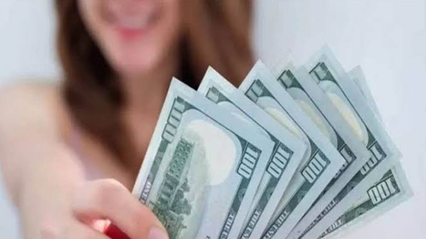 سالگرہ کے پیسوں سے لاٹری خریدنے والی خاتون نے بڑا انعام جیت لیا
